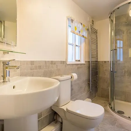 Sleeps 12 With Wifi