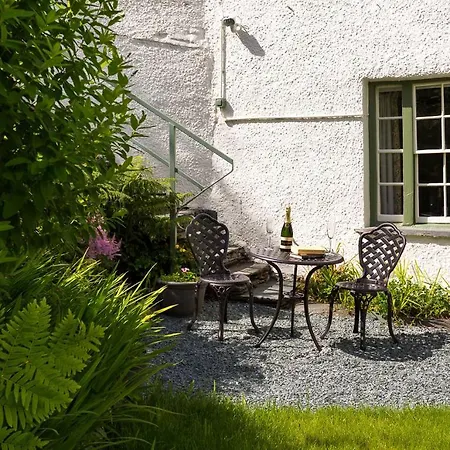 Villa Sleeps 12 With Wifi Hawkshead